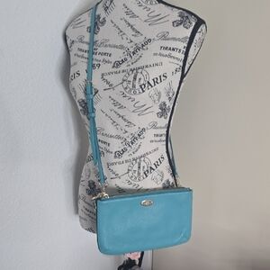Coach Baby Blue Leather W/ Silver Hardware Detachable Crossbody Bag (EUC)🩶🩵🩶